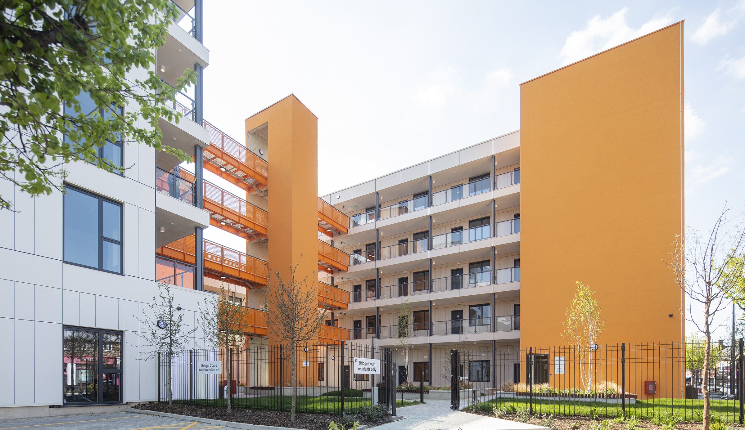 Bridge Court apartments - facade by Inline Design